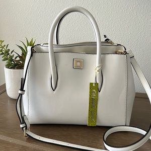 White satchel bag by Gianni Bini